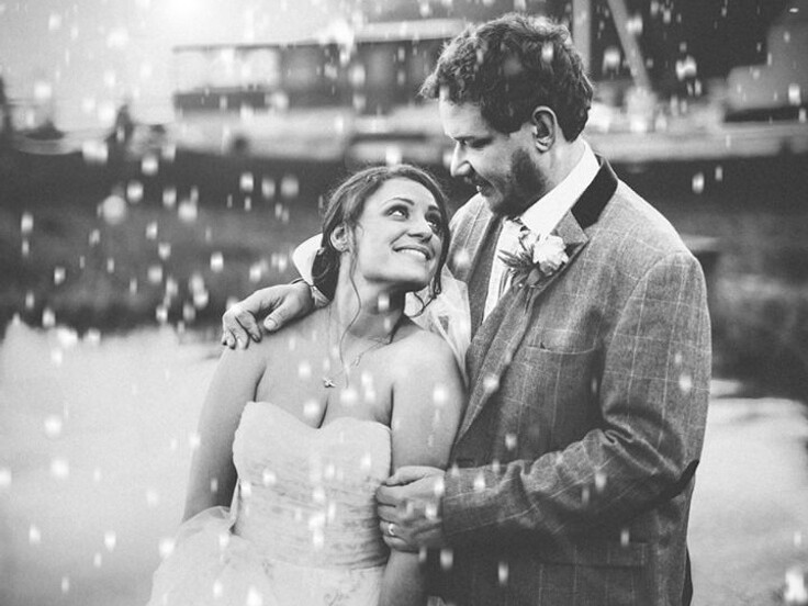 Wedding photos in the snow